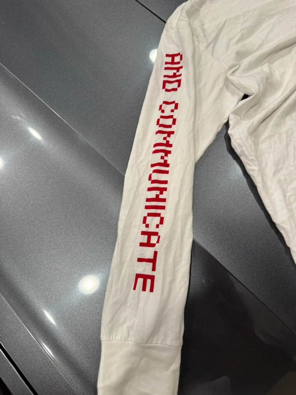 True Religion White Long-Sleeve Tee Red Sleeve Graphics Play Nice‎ Communicate